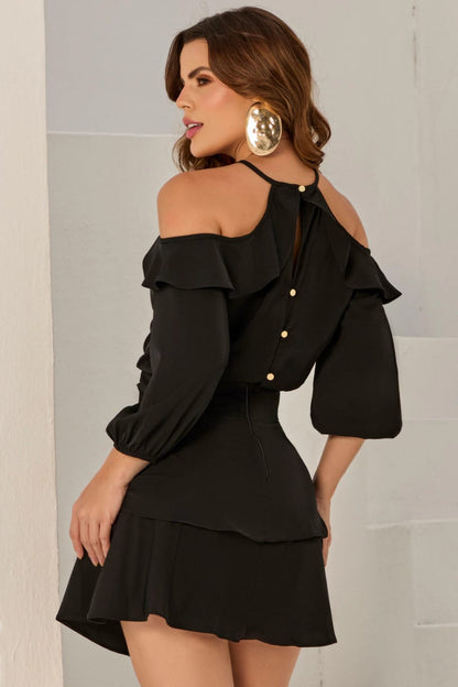 Vestido Curto Letícia Elegance Fluid com Recortes Vazados nos Ombros